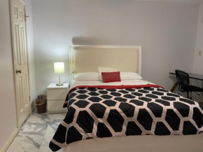 Private Room/Bath Greenbelt View, Mins to Zilker Park & Barton Springs